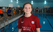 Çocuklar Milli Antrenör Eşliğinde Yüzmeyi Öğreniyor