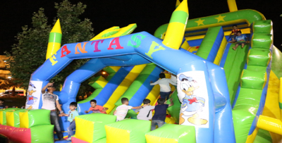 Çocuklar, Ramazan Sokağında Doyasıya Eğleniyor