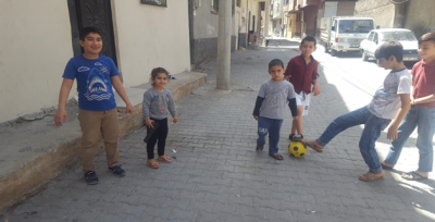 Çocuklar sokağa çıktı