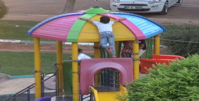 Çocukların Parktaki Tehlikeli Oyunu