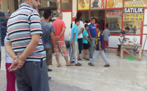 Çoğu kapatılanca açık olanda uzun kuyruklar oluşuyor