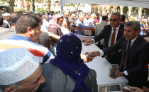 Cuma namazın ardından lokma ikramı yapıldı