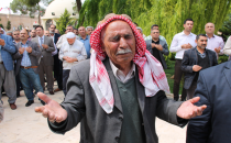 Cuma namazın ardından üç dilde dua edildi