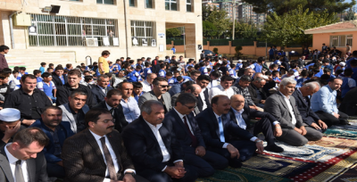 Cuma Namazında Çocuklarla Buluştu