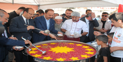 Cumhurbaşkanı Erdoğan Urfa'da Aşure Dağıttırdı