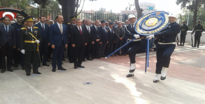 Cumhuriyet Bayramı Çelenk Sunma İle Başladı