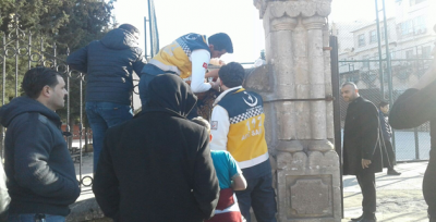 Demir korkuluk 7 yaşındaki çocuğun koluna saplandı