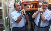 Demir sevenlerin omuzlarında sonsuzluğa uğurlandı