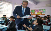 Demirkol'dan Haliliyeli Öğrencilere Karne Hediyesi