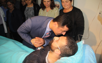 Demirtaş Hastanede yaralıları ziyaret etti