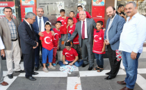 Demokrasiye Sahip Çıkan Şanlıurfalı'lara Karanfil Ve Bayrak Dağıtıldı