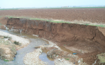 Devlet Su İşlerine Ait Tahliye Kanalı Onarılmayı Bekliyor
