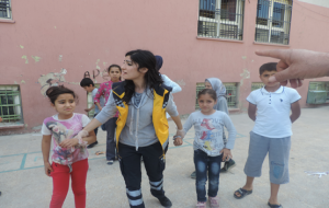 Doğum günü pastası öğrencileri zehirledi