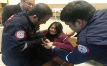 Doktorlar çıkaramadı itfaiyeciler çıkartı