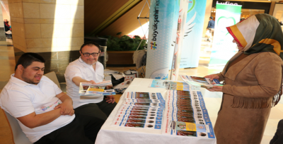 Down Sendromlular Farkındalık Yaratmak İçin Avm Çalışanı Oldu