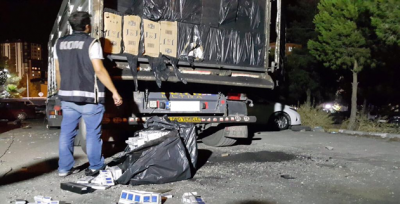 Durdurulan Kamyonda 43 Bin Paket Sigara Ele Geçirildi