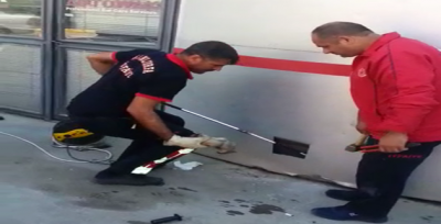 Duvar Arasına Sıkışan Kedi İtfaiye Ekiplerince Kurtarıldı