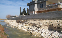 Duvar  kurtarılmayı bekliyor