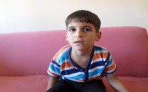 Duyma engelli çocuğun ailesi aranıyor