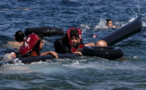 Ege'de kaçak teknesi battı: 34 kişi öldü