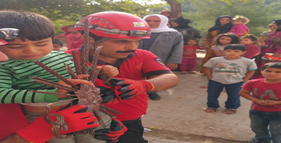 Eline Demir Saplanan Çocuğu İtfaiye Kurtardı