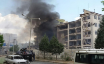 Emniyet Müdürlüğü'ne bombalı araçla saldırı düzenlendi