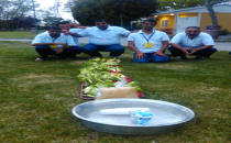 Engelliler boğazda çiğ köfte ikram etti