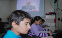 Evini Okula Çevirdi