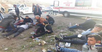 Evren sanayi'de işçileri taşıyan araç kaza yaptı, 18 yaralı