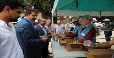Eyyübiye Belediyesi Vatandaşlara Su, Şerbet, Gül Suyu Ve Lokum İkramında Bulundu
