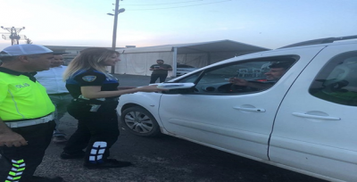 Eyyübiye Kaymakamlığı Yolda Kalan Vatandaşlara İftarlık Dağıttı