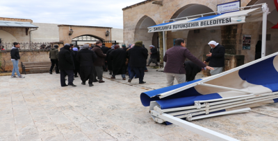 Eyyübiye'de Cenaze Namazını Beklerken Canlarından Oluyordu