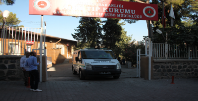 Eyyübiye'de Otomobil okula Giden Öğrencilerin Arasına Daldı: 1 Ölü, 1 Yaralı