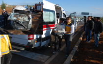 Fabrika işçilerini taşıyan minibüs kaza yaptı, 14 yaralı