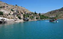 Fırat nehrine giren genç boğuldu