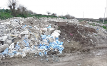 GAP Arena'nın yanı başında moloz yığını