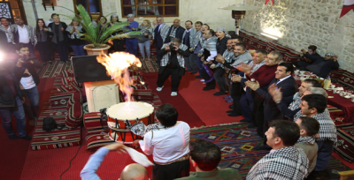 Gazeteciler Çiğköfte Yoğurdu, Halay Çekti