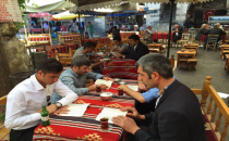 Gençler Tarihi Gümrük Hanı'nda Kitap Okudular