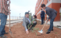 Gençlik Merkezi Gönüllüleri Fidan Dikti