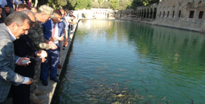 Genelkurmay Başkanı Balıklara Yem Attı