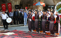 Gümrük handa gelenek devam ediyor
