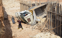 Hafriyat Yüklenen Kamyon İnşaat Alanına Düştü