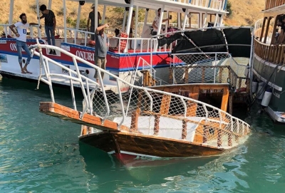 Halfeti'de tur teknesi battı 