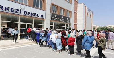 Harran Üniversitesi'nde Yabancı Uyruklu Öğrenci Sınavı (YÖS) yapıldı