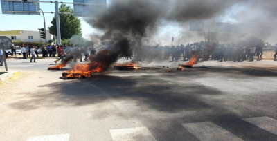 Harran'da İsyan! Çiftçiler Lastik Yakıp Yolu Kapattı