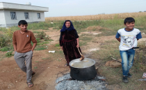 Harran'da kazanlara aşure için yakıldı