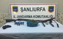 Harran'da silah ve uyuşturucu ele geçirildi