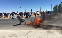 Harranlılar yol kapattı