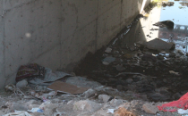 Hastanenin karşısında pislik akıyor