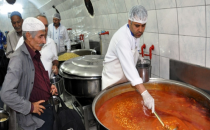 Hayırseverlerin desteğiyle ayakta duruyor